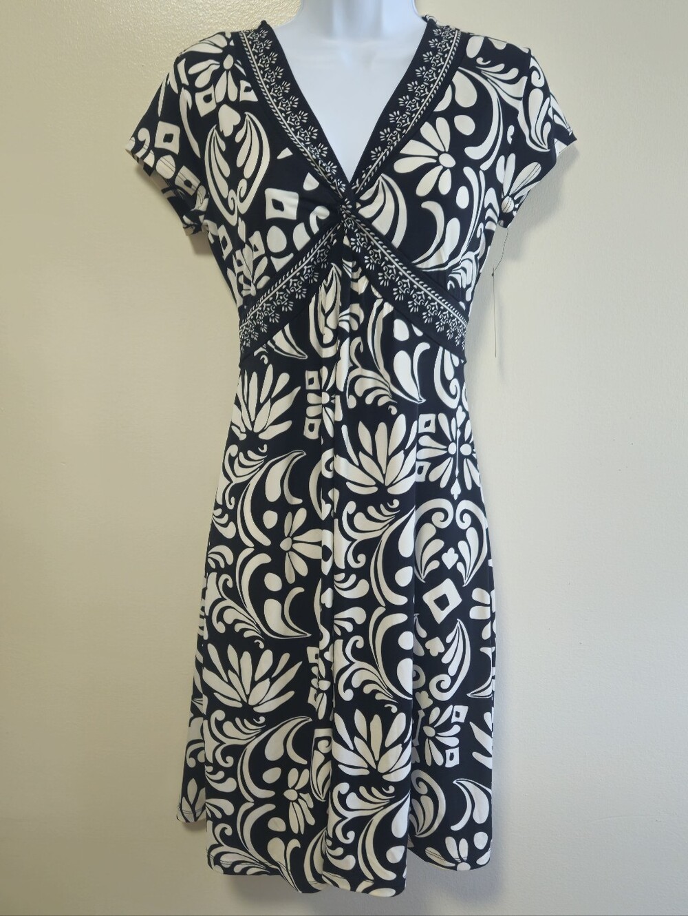 New APT 9 Wrap Tie Back Floral V Neck Dress  Knee Length Cap Sleeve Women Small